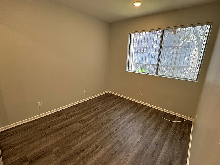 1944 Whitley Ave. — Photo 58