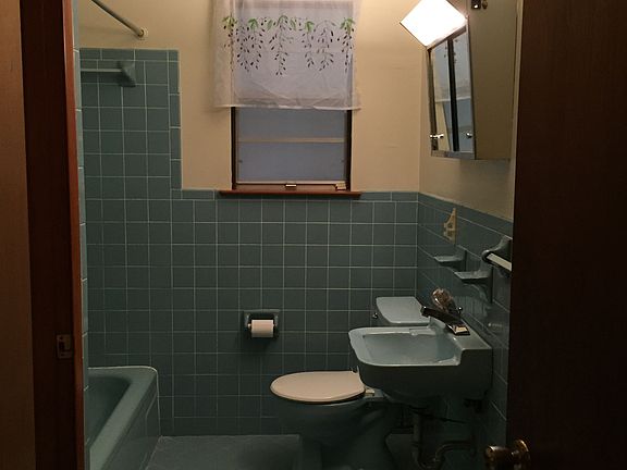 3rd image of 722 Oak Ave