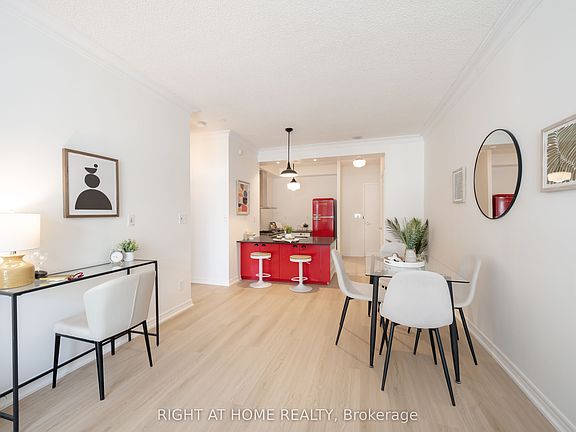 5th image of 35 Boardwalk Dr #202