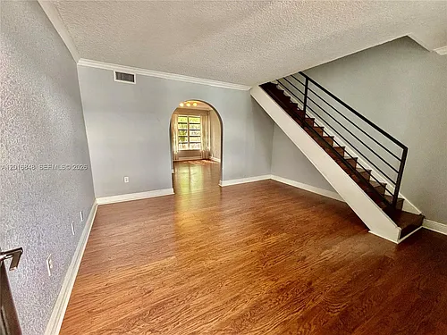 235 Antilla Ave #5 Photo 1