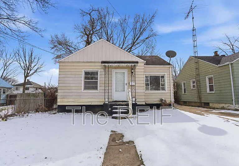 813 Alvord Ave — Photo 1