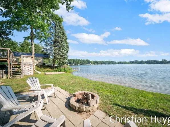 8818 E 128th St, Sand Lake, MI 49343