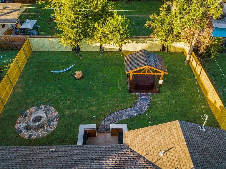 1203 Andrews St — Photo 30