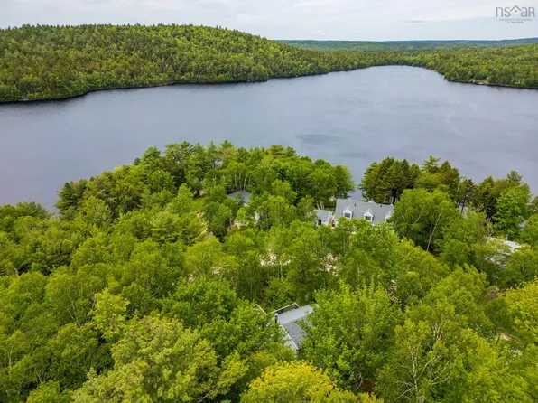 156 Lakewood Dr, Chester, NS B0J 1K0