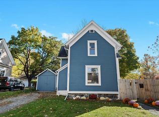 221 S Barnard St, Howell, MI 48843