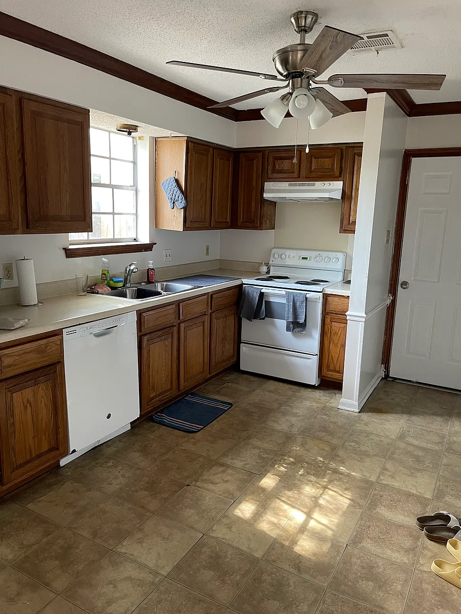 Building Photo - 323 Deckbar Ave #201