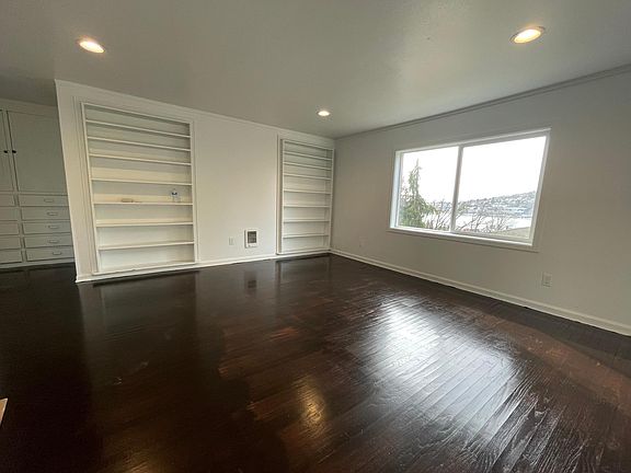 Large Open Concept Living room with Sweeping Lake Union Views and Built-in Bookshelves