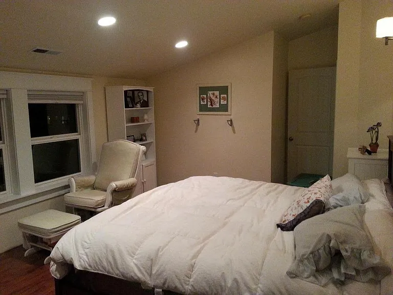 Huge Master Bedroom (king size bed for size reference)