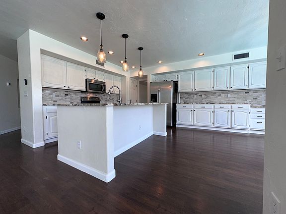5th image of 1622 W Canada Hills Dr