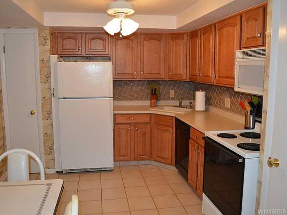 5th image of 177 Denrose Dr APT 3
