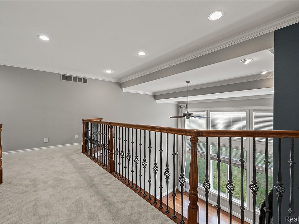 51045 Sunday Dr, photo 30