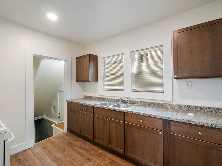 615 W Hollywood — Photo 7