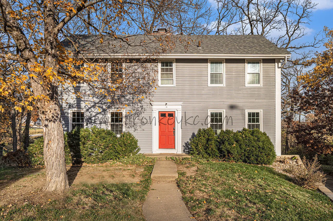 4 bed, 1952 sqft, $2,700 — Photo 1