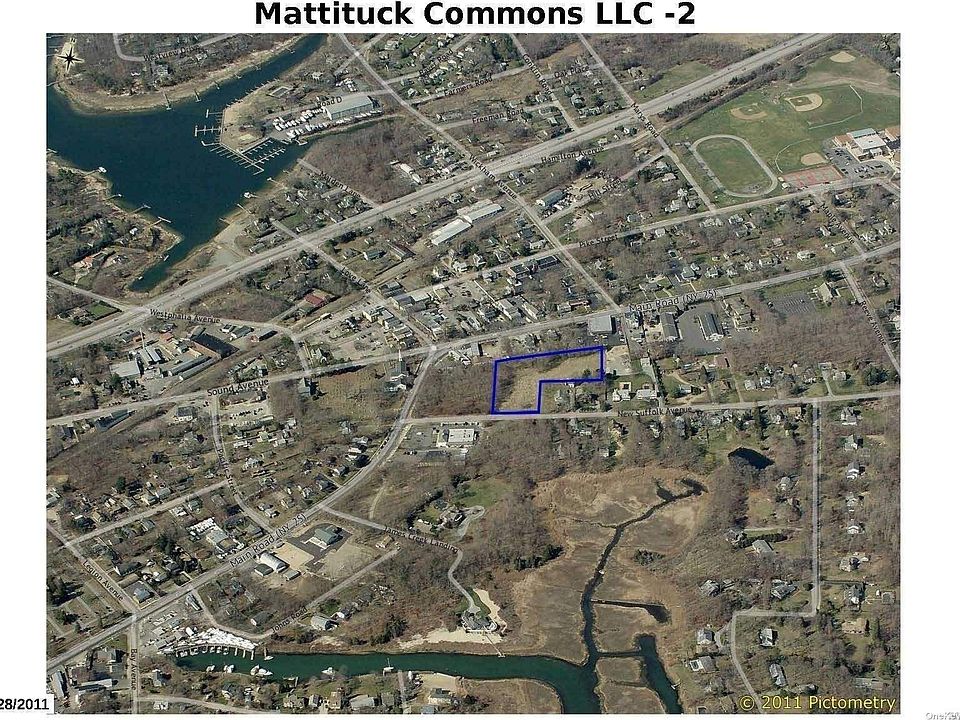 2nd image of 385 New Suffolk Ave