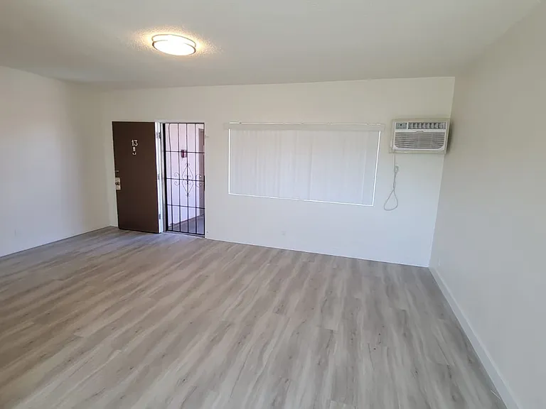 13129 OXNARD — Photo 22