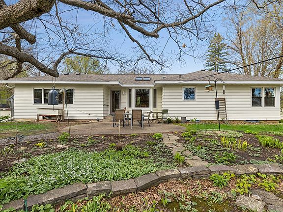 2nd image of 4860 Woodridge Ct