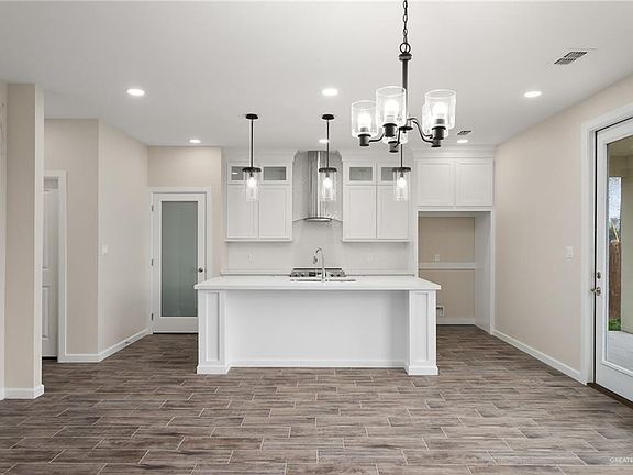 5th image of 2920 N 34th St