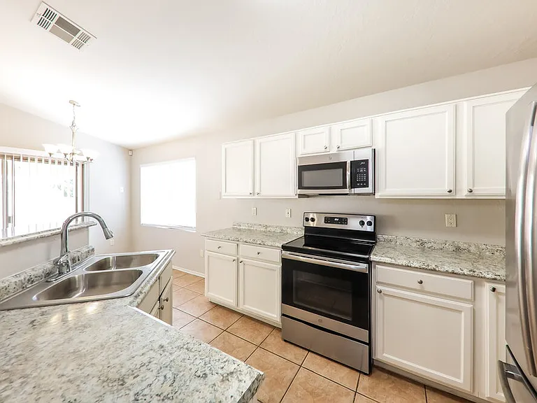 2030 E Wahalla Ln — Photo 7