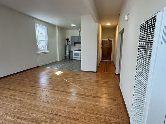 2nd image of 748 Jackson St APT 14