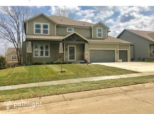 5217 Meadow View Dr, Shawnee, KS 66226