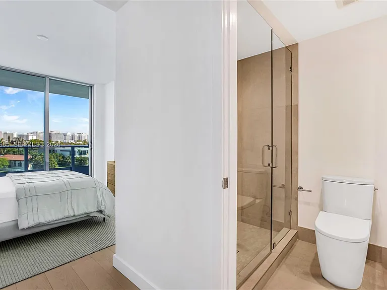 9221 E Bay Harbor Dr #511 — Photo 27