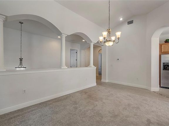 5th image of 15 Lincoln Ave S