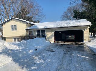 N5872 Pertzsch Dr, Onalaska, WI 54650