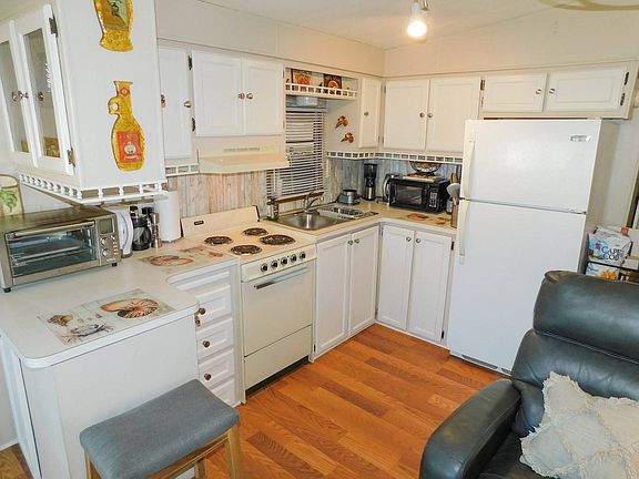 5th image of 37544 Elder Ln