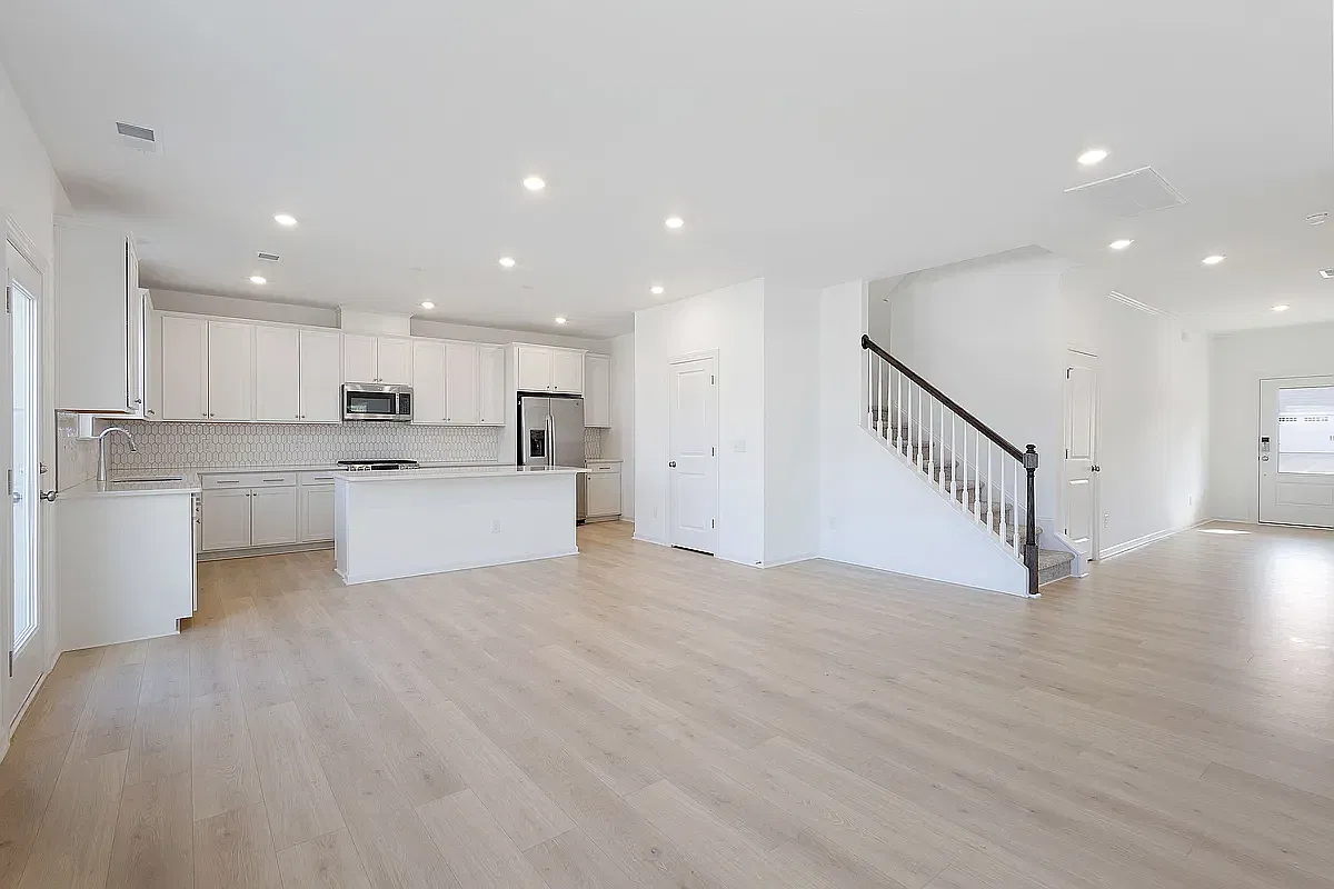5 bed, 3222 sqft, $2,700 — Photo 3