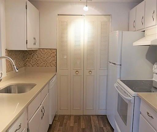 3rd image of 65 Greentree Ln APT 41