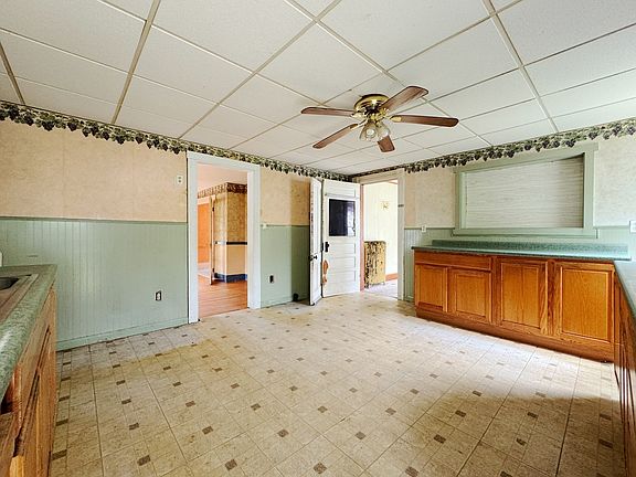 5th image of 58 Emerald St