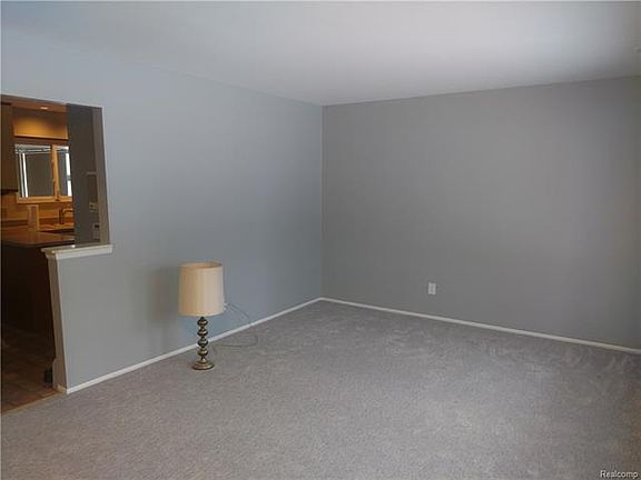 3rd image of 37534 S Sherwood Ct