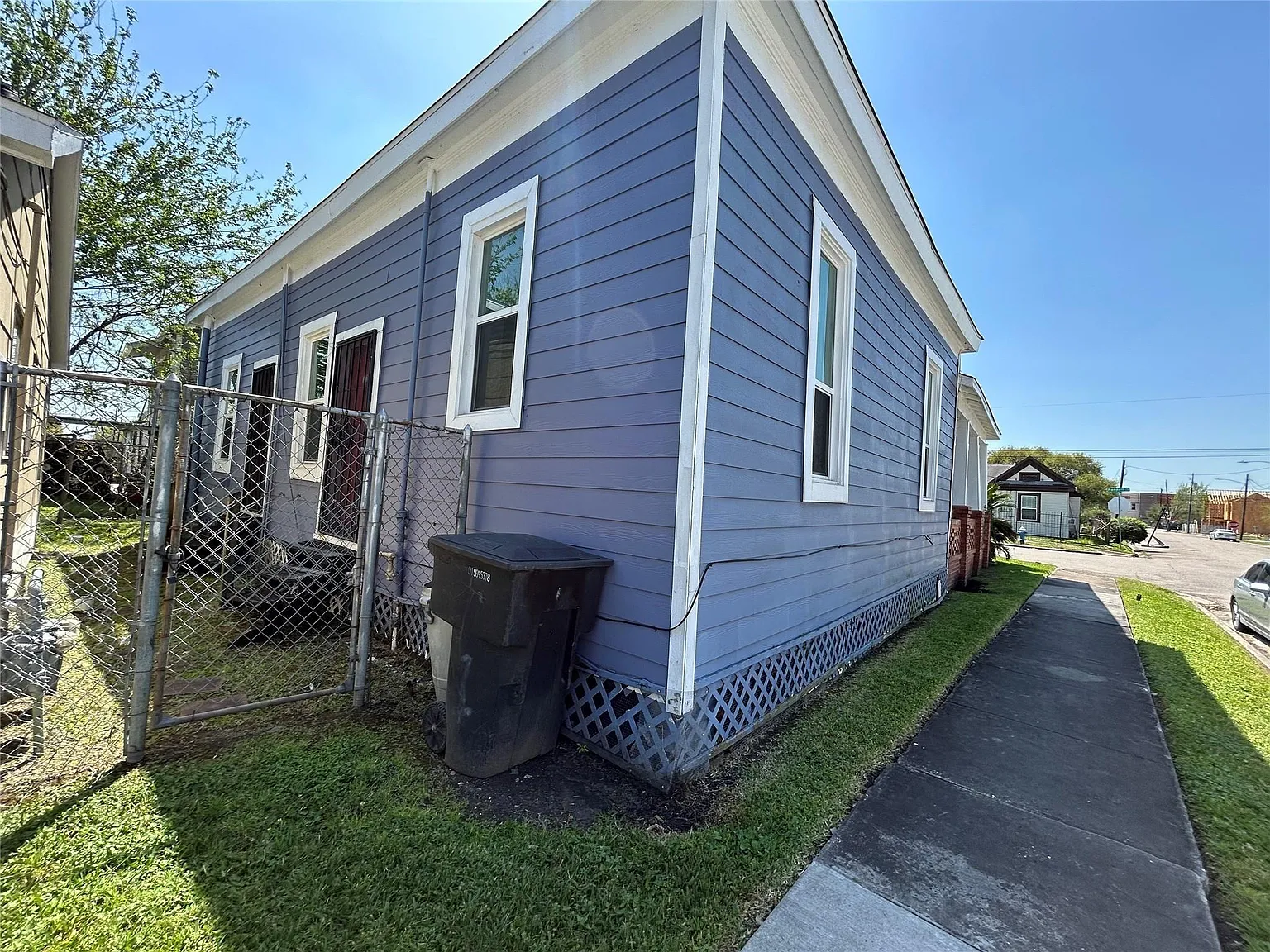 2 bed, 1.0 bath, 832 sqft, $1,200 — Photo 4