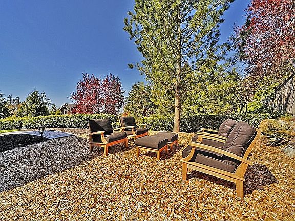 5th image of 20430 NE 31st St