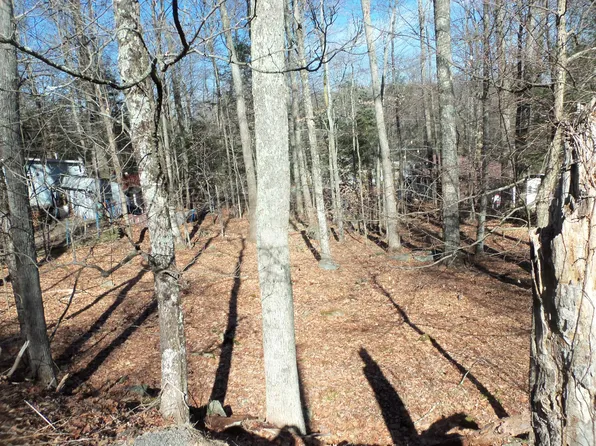 172 Granite Dr, Greentown, PA 18426