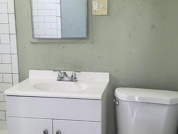 4th image of 25 Fuller St #15505316