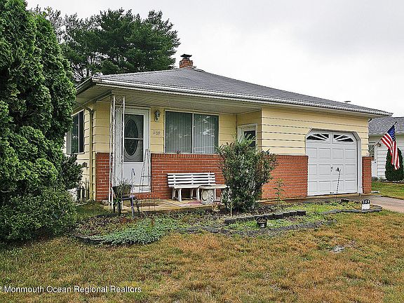 3rd image of 269 Harrington Dr N