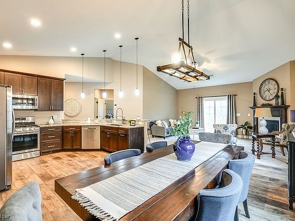 3rd image of 857 Heron Lakes Cir