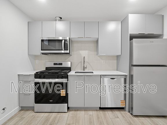 5th image of 10425 70th Ave NW Basement 3