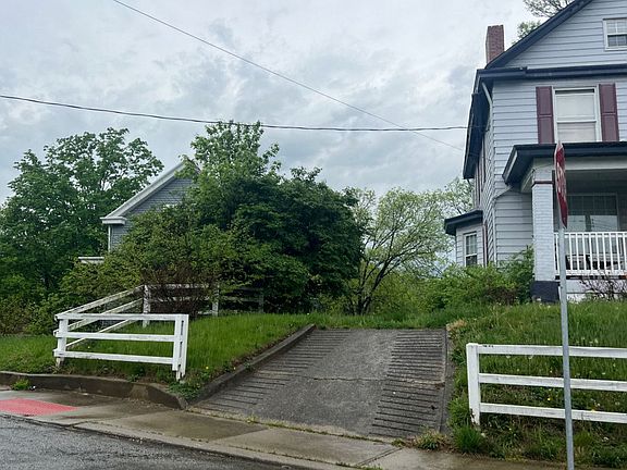3rd image of 3029 Percy Ave