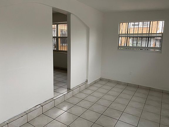 Foyer/possible 3rd bedroom