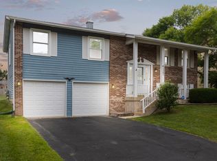 4127 Crimson Dr, Hoffman Estates, IL 60192