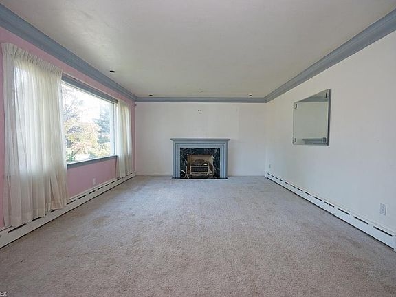 3rd image of 21901 Hillsdale Ave