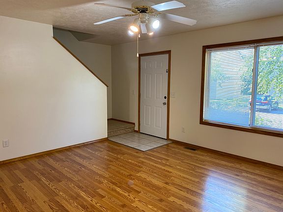 3rd image of 425 N Robinson Cir #L