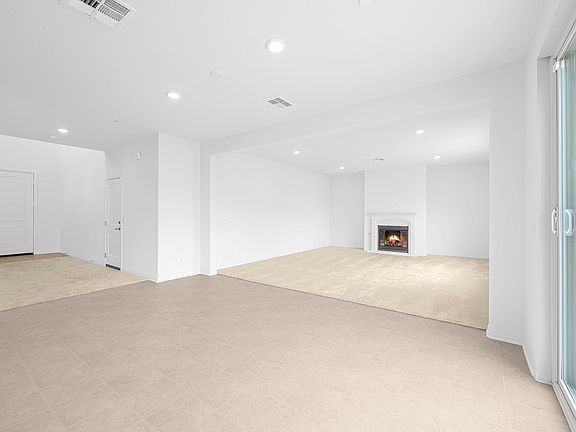 4th image of 3377 East Ln
