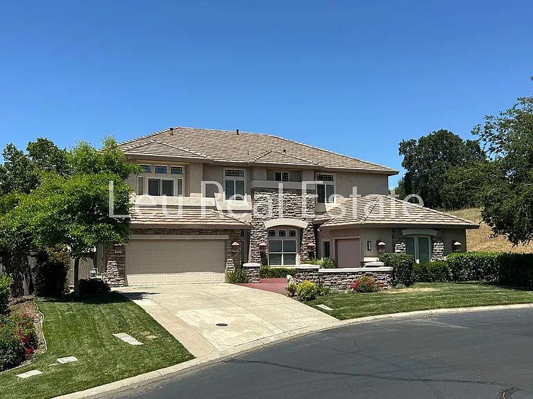 131 Gage Ct — Photo 1
