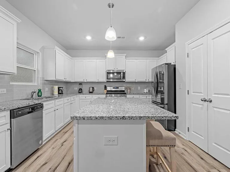 211 Clark Lake Ln — Photo 3