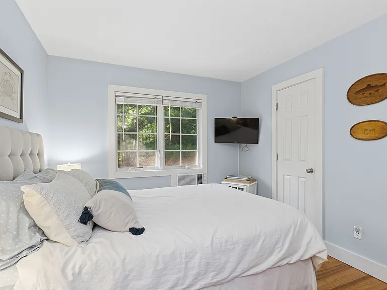 17 Montauk Ave — Photo 23