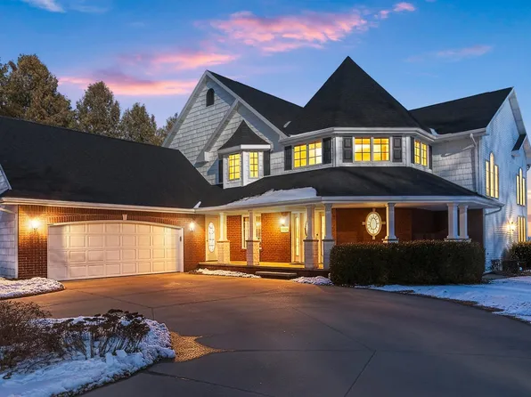 2710 Shorewood Dr, Oshkosh, WI 54901