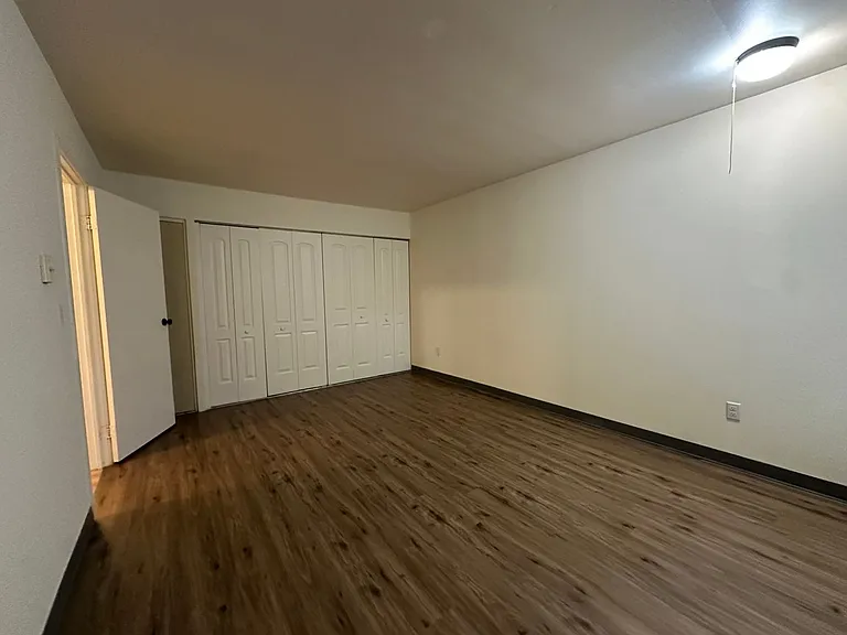 University Park Apartments near Cornell University — Photo 307